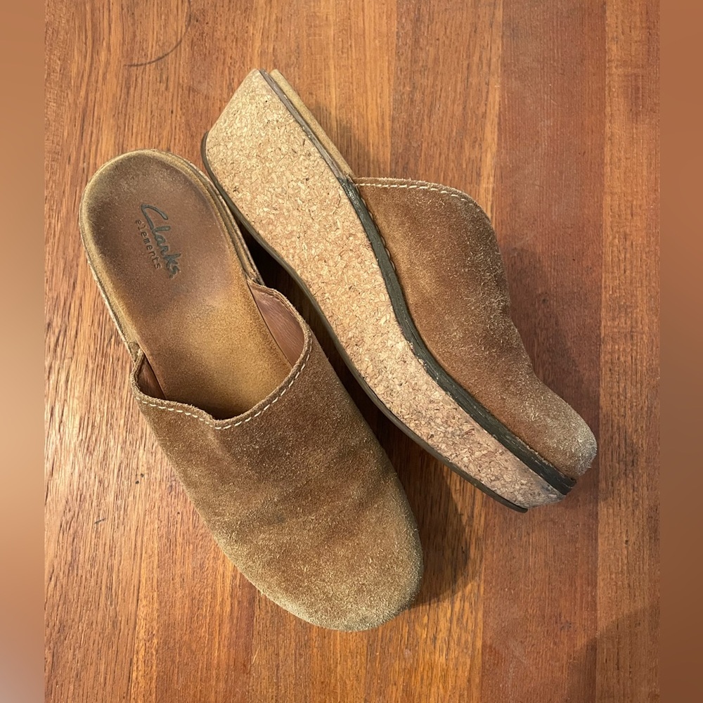 Vintage leather Clarks clogs. W 8/8.5.